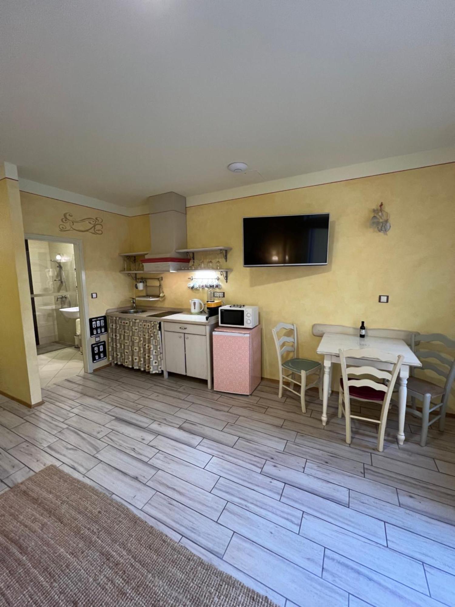 Apartments Kokl - Adults Only Radovljica Værelse billede