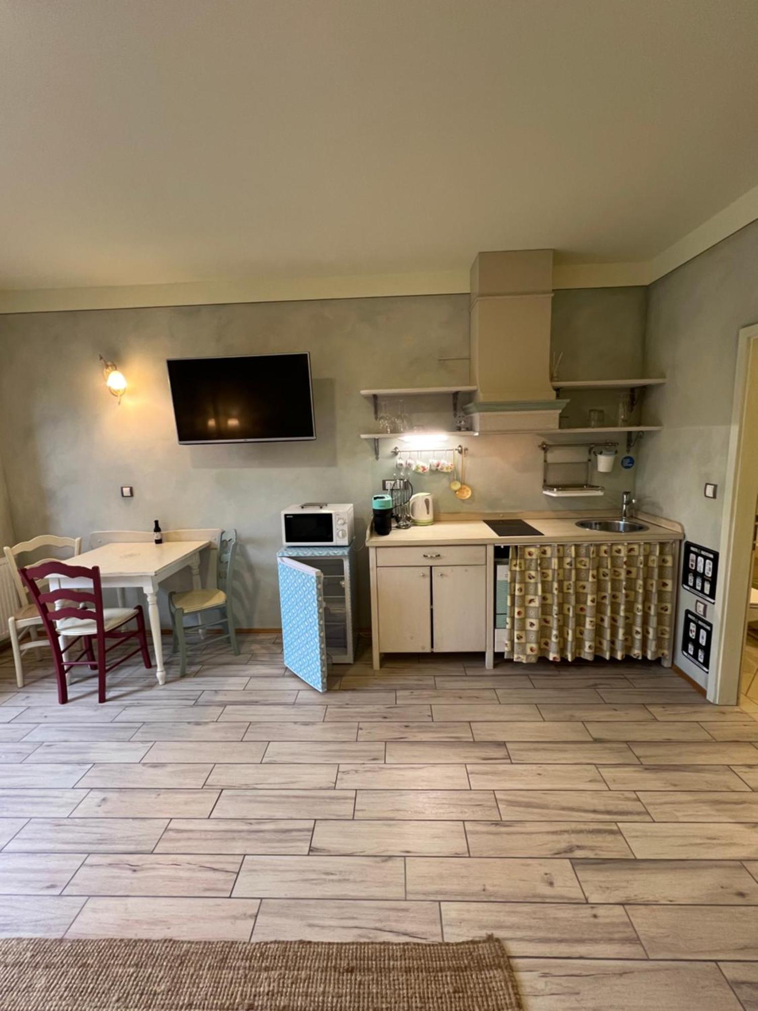 Apartments Kokl - Adults Only Radovljica Værelse billede